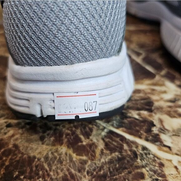 Nike women's Revolution 2 running shoes size 9.5. 087 - Picture 8 of 10